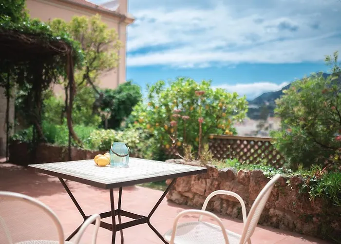 Val De Menton, 3 Pieces Atypique, Jardin Et Terrasse A 7 Minutes A Pied Du Centre *