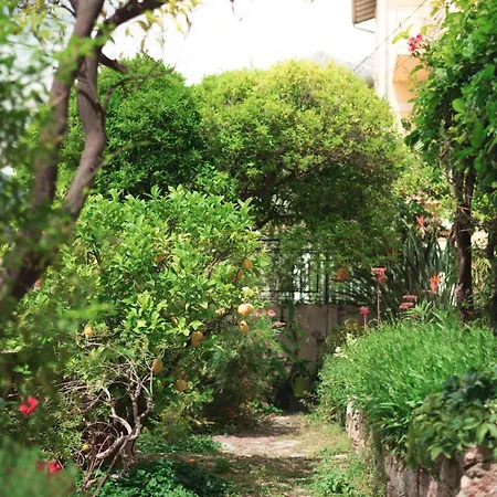 Val De Menton, 3 Pieces Atypique, Jardin Et Terrasse A 7 Minutes A Pied Du Centre Menton